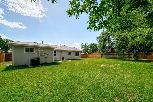 Building Photo - 8619 Valley Meadow Dr