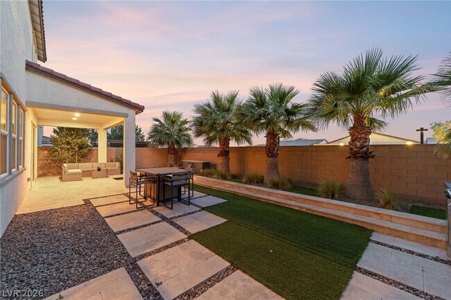 Building Photo - 10125 Sequoia Glen Ave