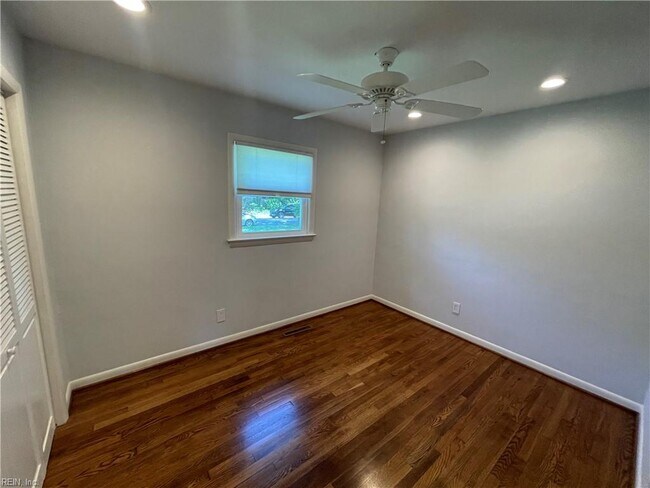 Building Photo - 949 General Beauregard Dr