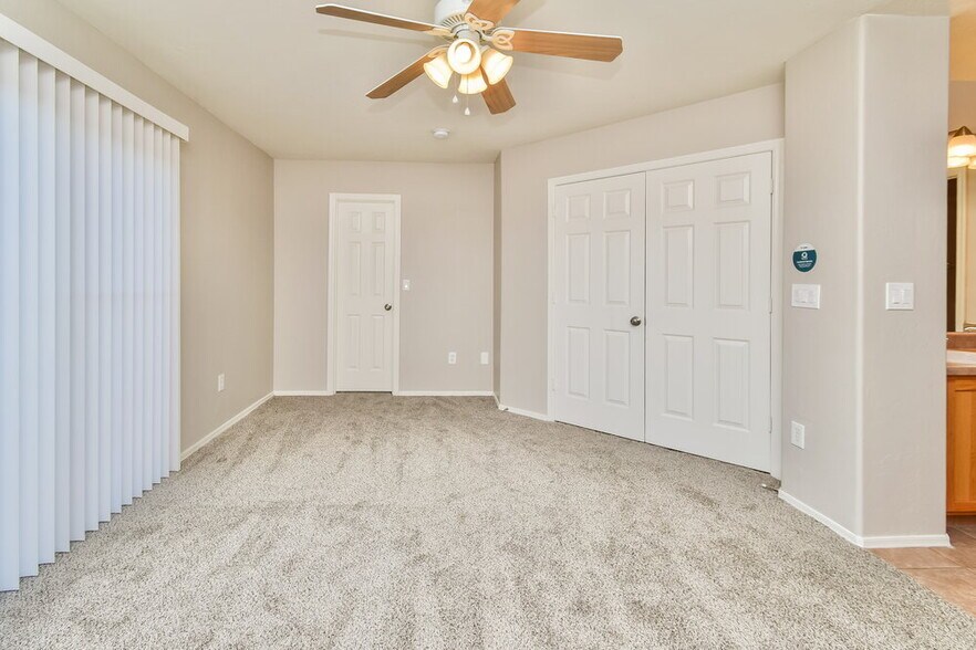 Building Photo - 8757 E Chimney Spring Dr