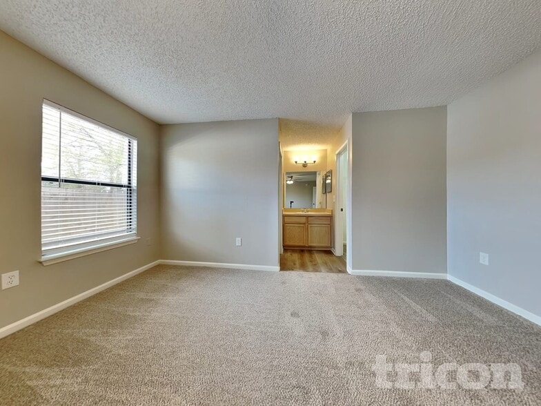 Building Photo - 4543 Deer Valley Dr