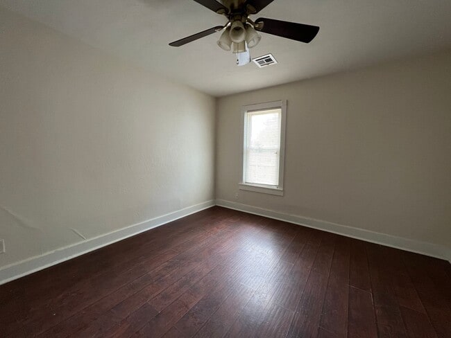 Building Photo - 1601 NW Bell- AVAILABLE NOW!
