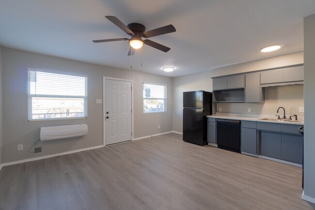 Building Photo - 601 Xavier St