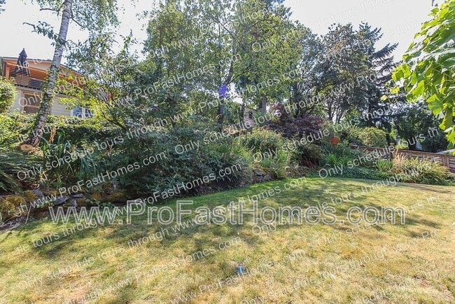 Building Photo - 616 SW Moss St