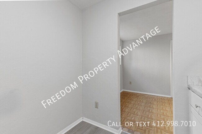 Building Photo - 118 Charles St