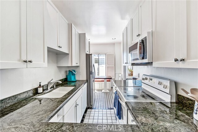Building Photo - 140 Linden Ave