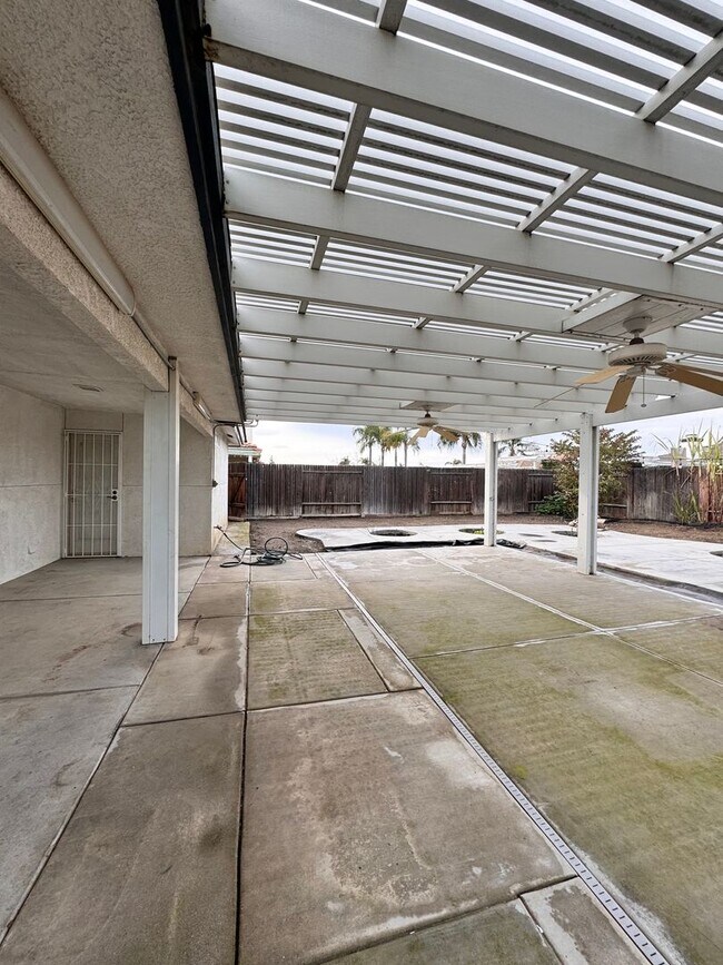 Building Photo - Beautiful 3-Bedroom Home in NW Bakersfield $2,300 rent/deposit !!!!