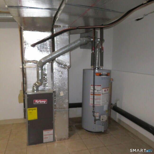 Building Photo - 410 Farmington Ave