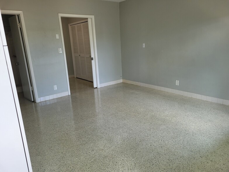 Building Photo - 2297 NE 2nd Ave