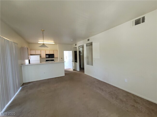 Building Photo - 7413 W Russell Rd