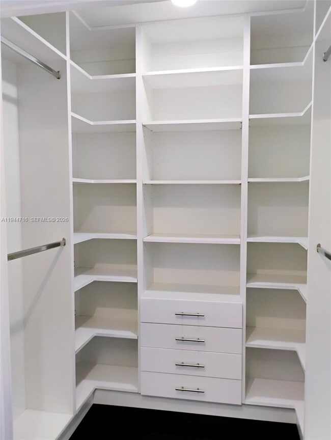 Building Photo - 9654 Sun Pointe Dr