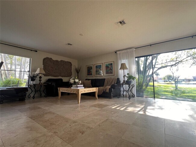 Building Photo - 6198 Brandon St