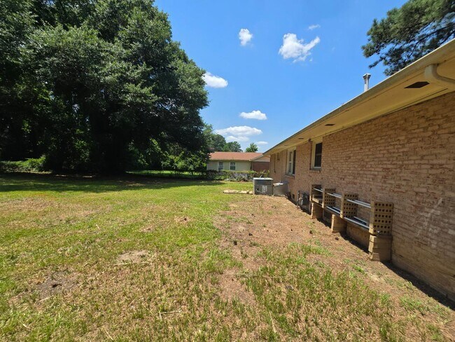 Building Photo - 4617 Belford Rd