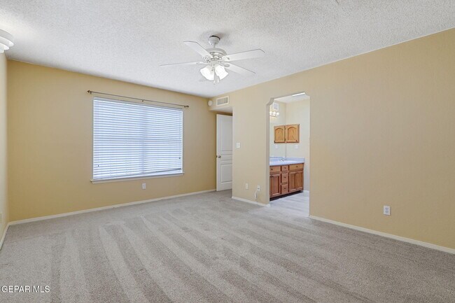 Building Photo - 10925 Loma Alta Pl