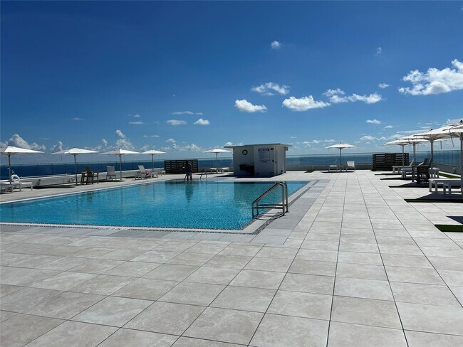 Building Photo - 4020 Galt Ocean Dr