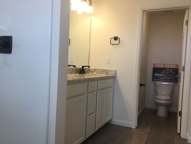Building Photo - 3 bdrm 2 1/2 bath Home- Small Dog Friendly