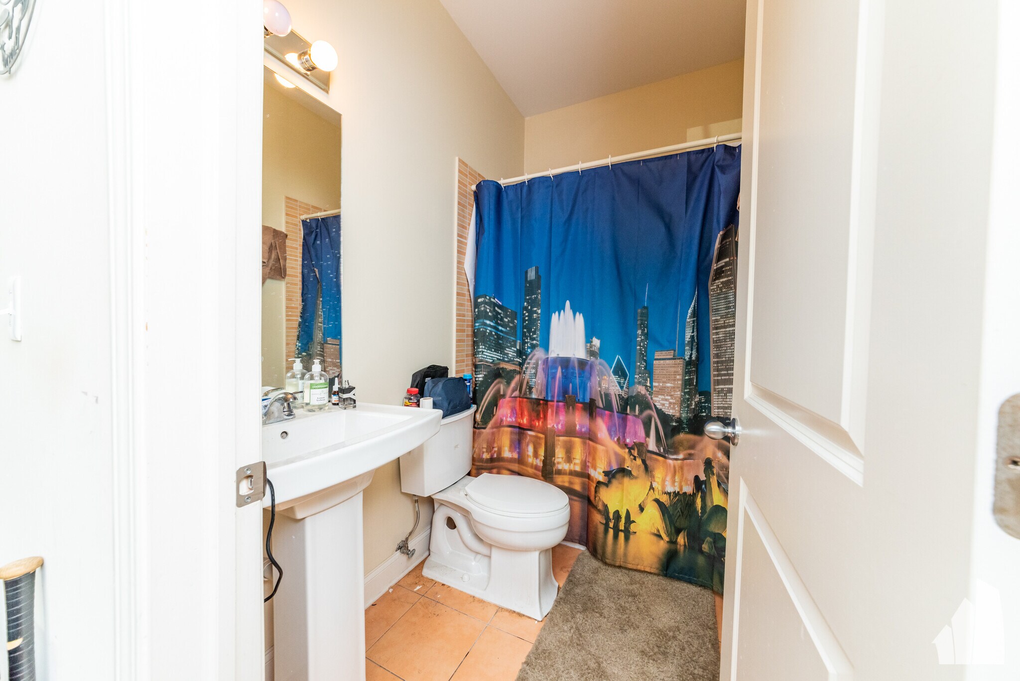 Building Photo - 1133 W Addison St