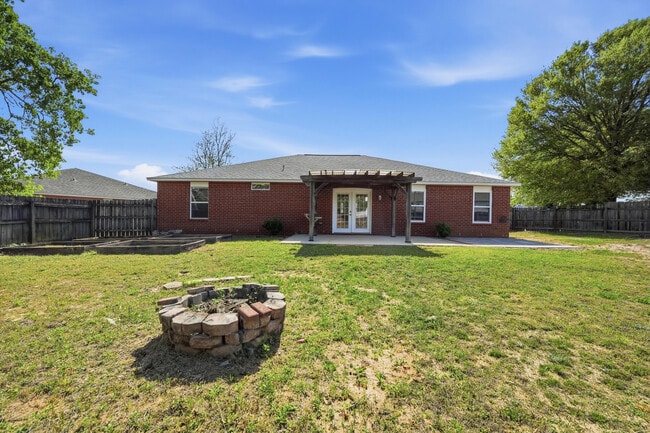 Building Photo - 210 Limestone Cir