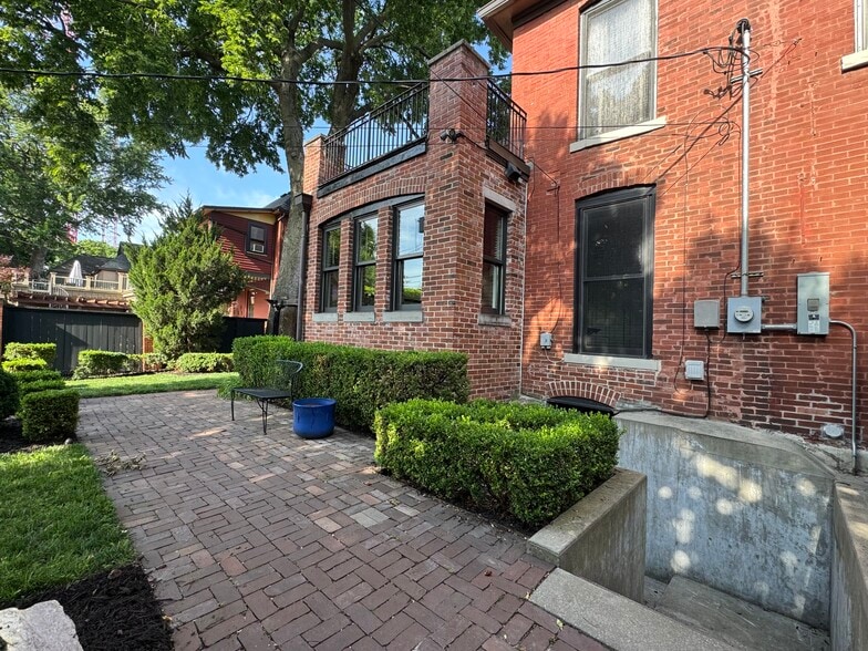 Building Photo - 3011 Grand Ave