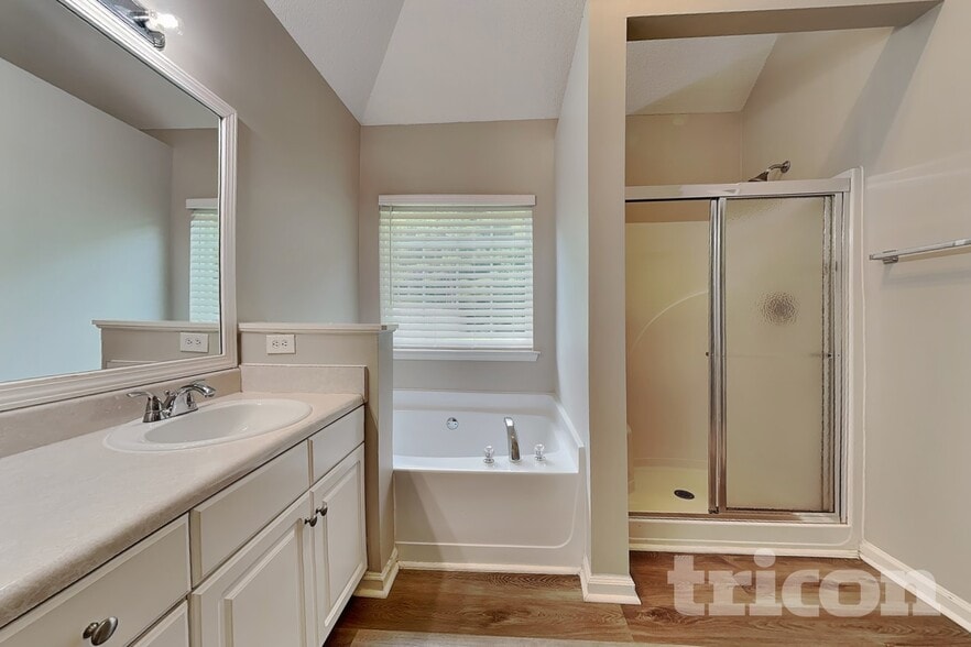 Building Photo - 496 Birchwood Dr