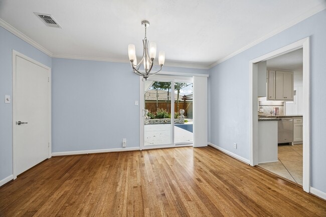 Building Photo - 2202 Lazybrook Dr