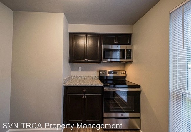 Building Photo - 604 Carriage Hill