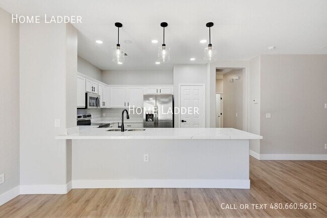 Building Photo - 2576 W Preserve Way