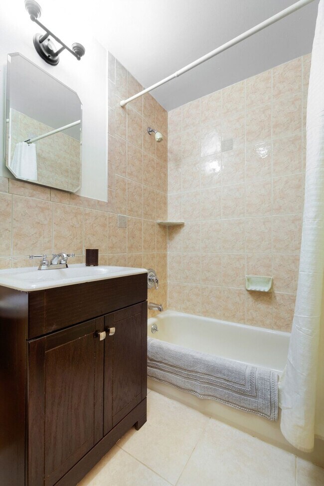 Building Photo - 112 W 136th St