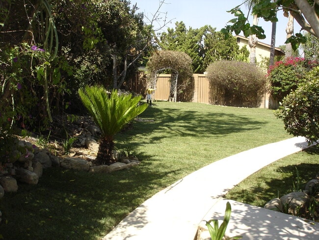 Building Photo - 1838 Coolcrest Way