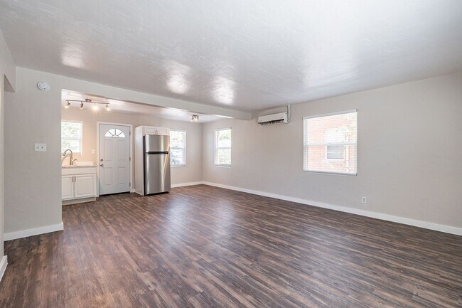 Building Photo - 305-315 N Highland Ave