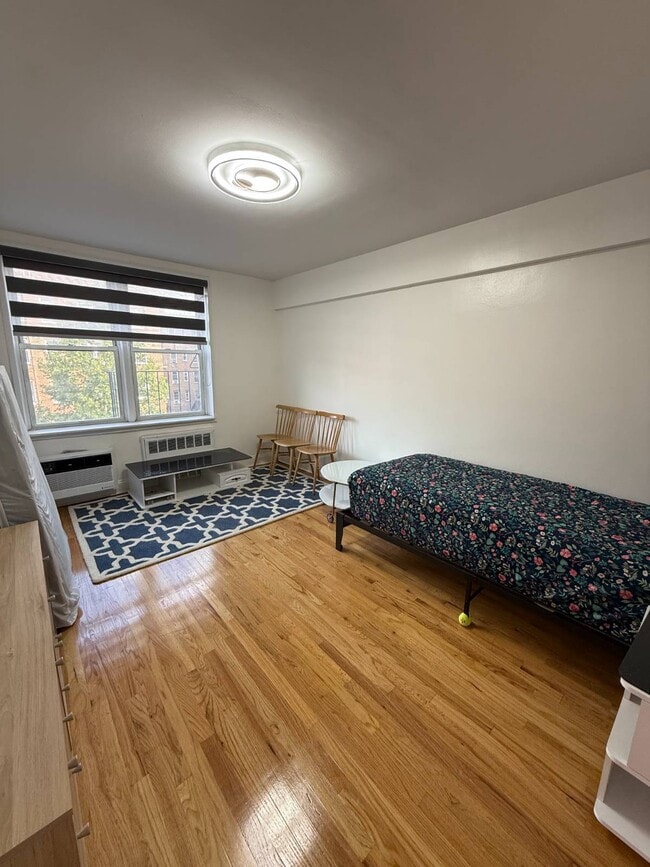 Building Photo - 42-65-65 Kissena Blvd