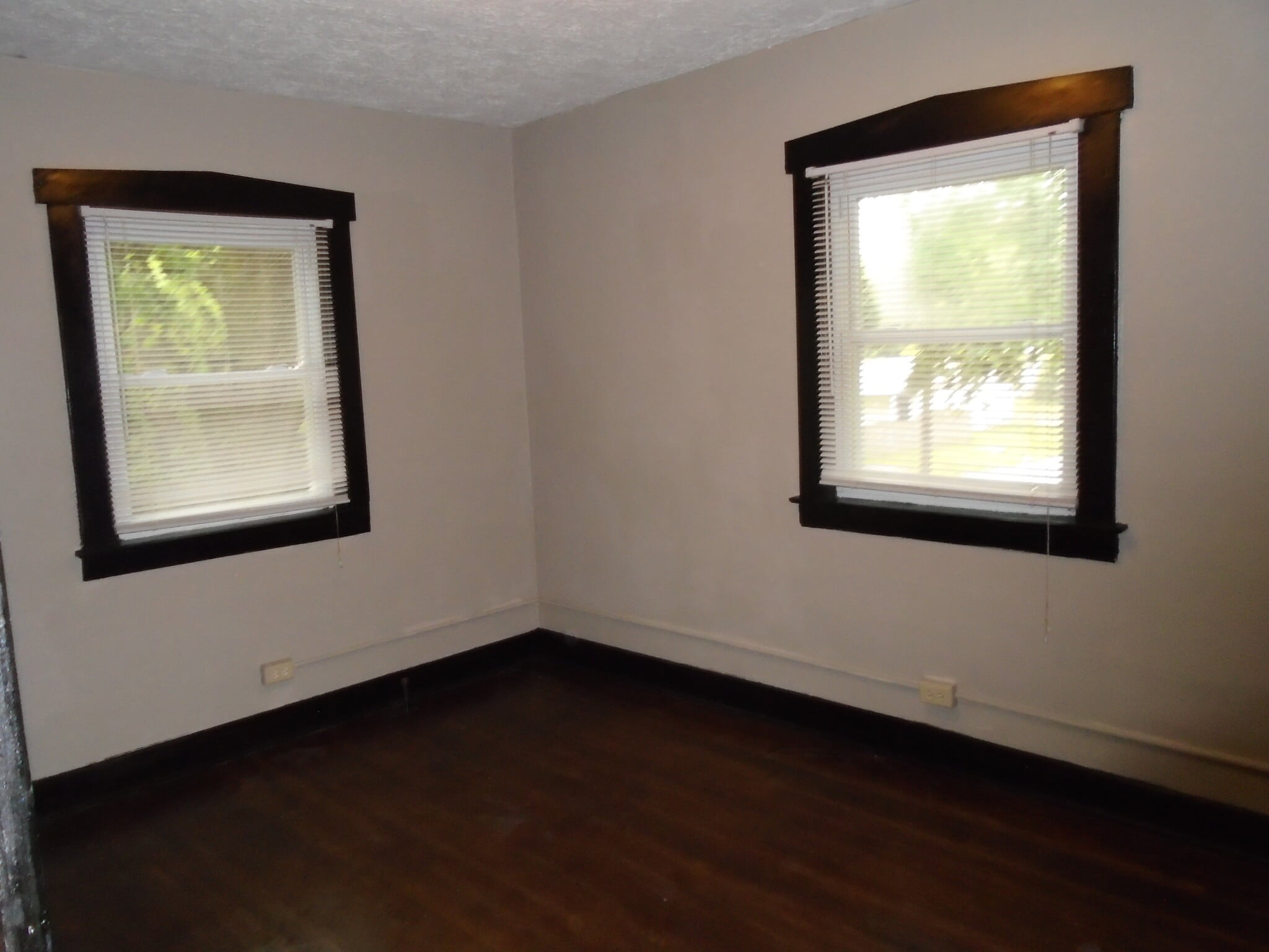 Large windows kin bedroom - 100 N. 33rd St., Apt 3