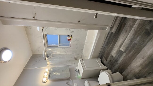 Building Photo - 1006 N Lawndale Ave