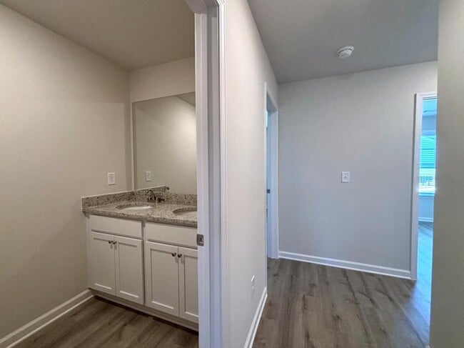 Building Photo - 244 Alston Ridge Dr