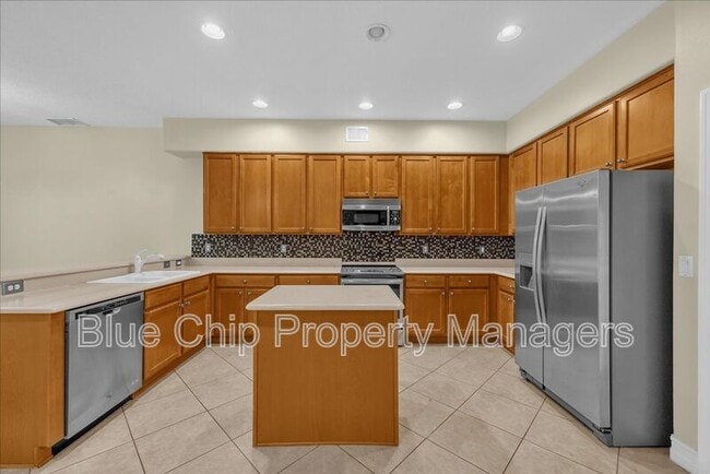 Building Photo - 5864 Lake Melrose Dr