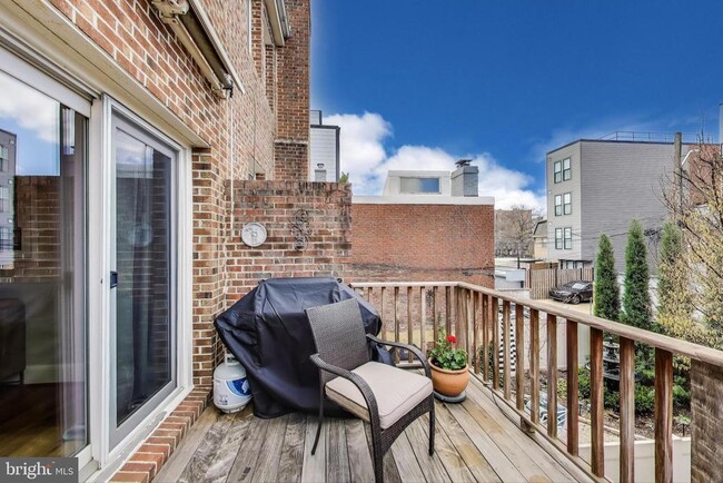 Building Photo - 1324 10th St NW