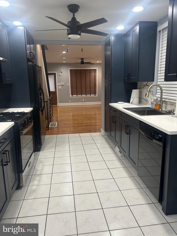 Building Photo - 2417 S Rosewood St