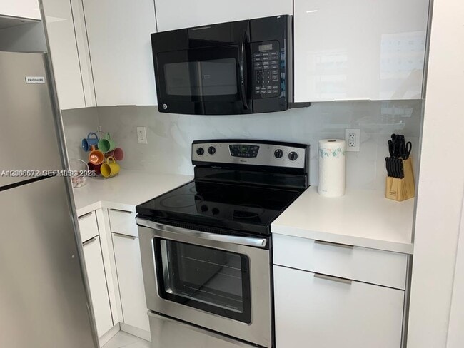 Building Photo - 185 SE 14th Terrace