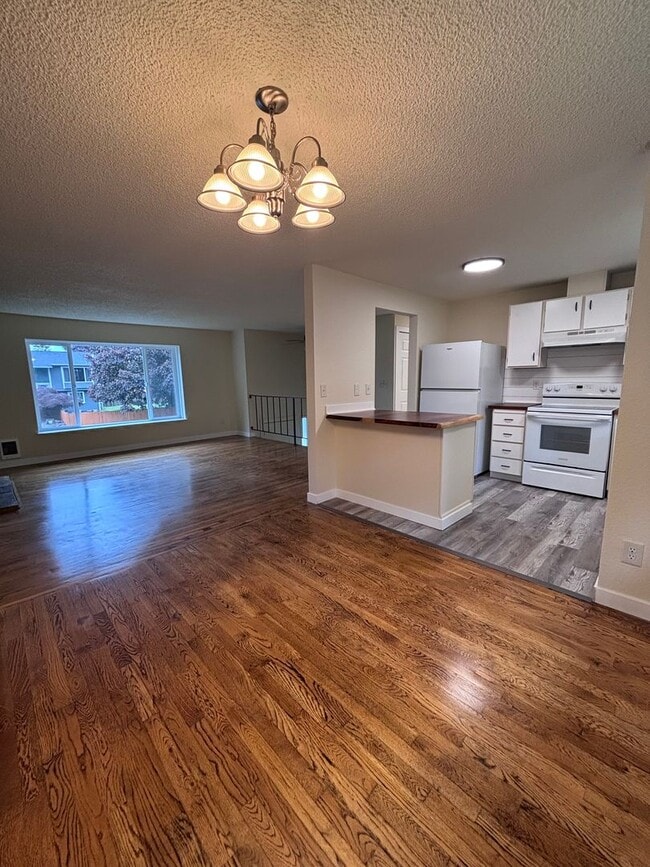 Building Photo - Desired NE Tacoma Community