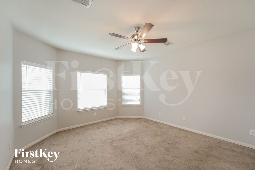 Building Photo - 2027 Golden Topaz Dr