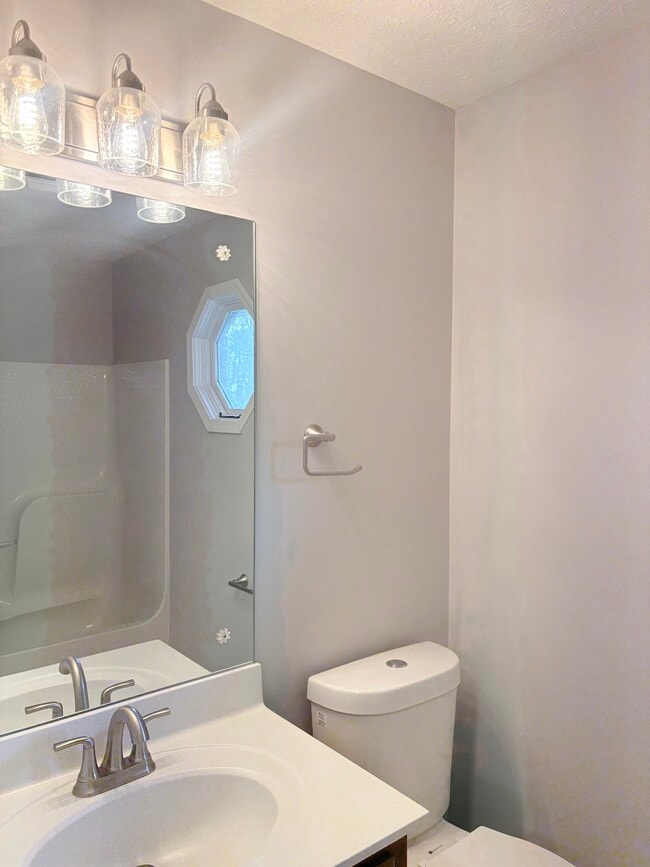 Building Photo - 1016 Lois Ln