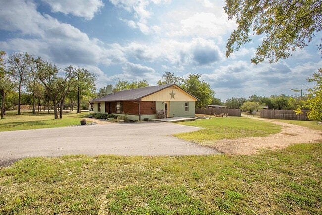 Building Photo - 301 Judy Dr