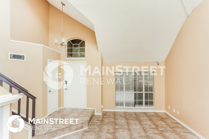 Building Photo - 2425 Bennington Dr