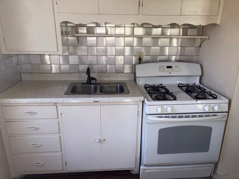 Building Photo - 2408 W Wiswall St