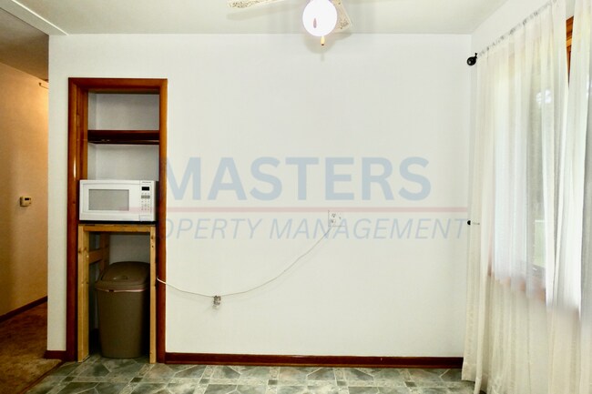 Building Photo - Spacious 3 Bedroom + Office Home in Maumee with New Appliances & Finished Basement