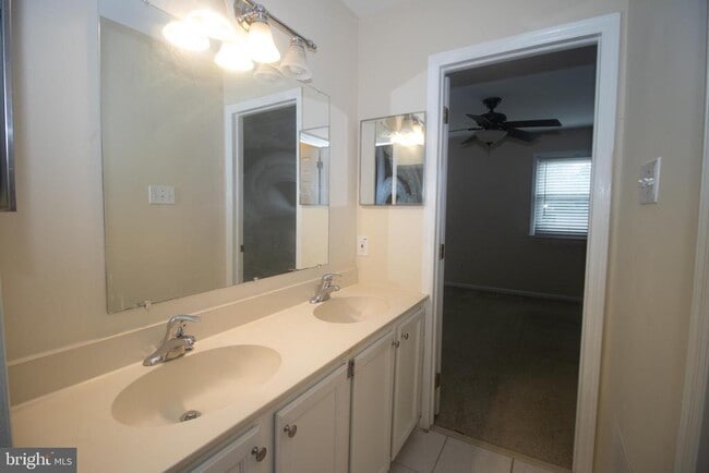 Building Photo - 214 Sulky Way