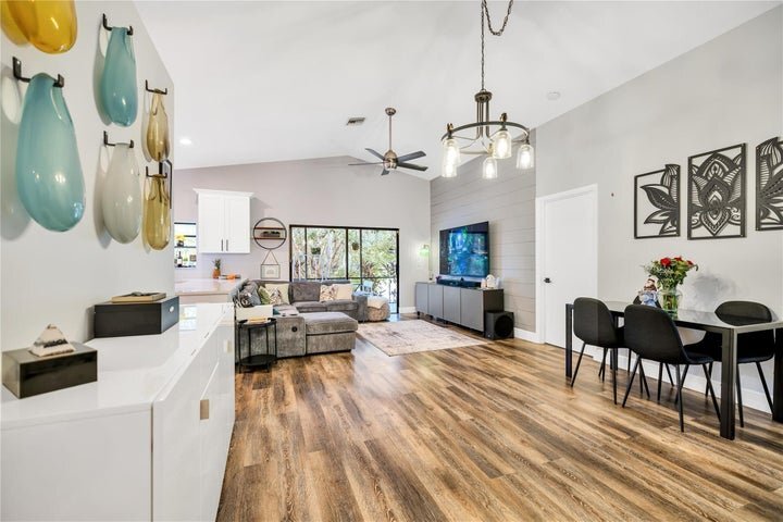 Building Photo - 5568 American Cir