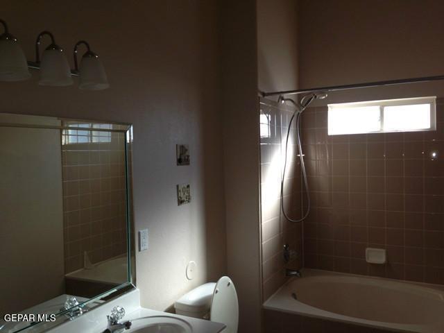 Building Photo - 1031 Los Moros Dr