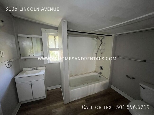 Building Photo - 3105 Lincoln Ave