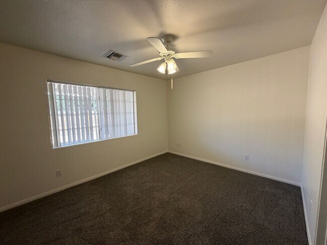 Building Photo - Centrally Located